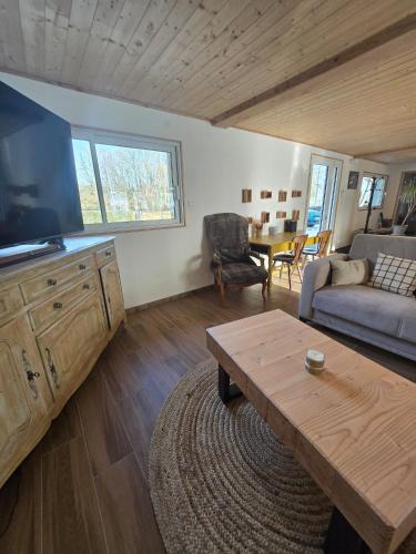 Moulicent Ski Chalet | Évasion nature en Normandie