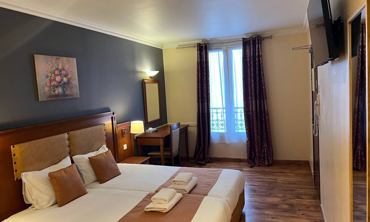 Epinettes Hotel | 121 Paris Hotel