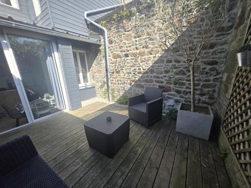 Ernee Apartment | 2 Pause détente avec terrasse privée