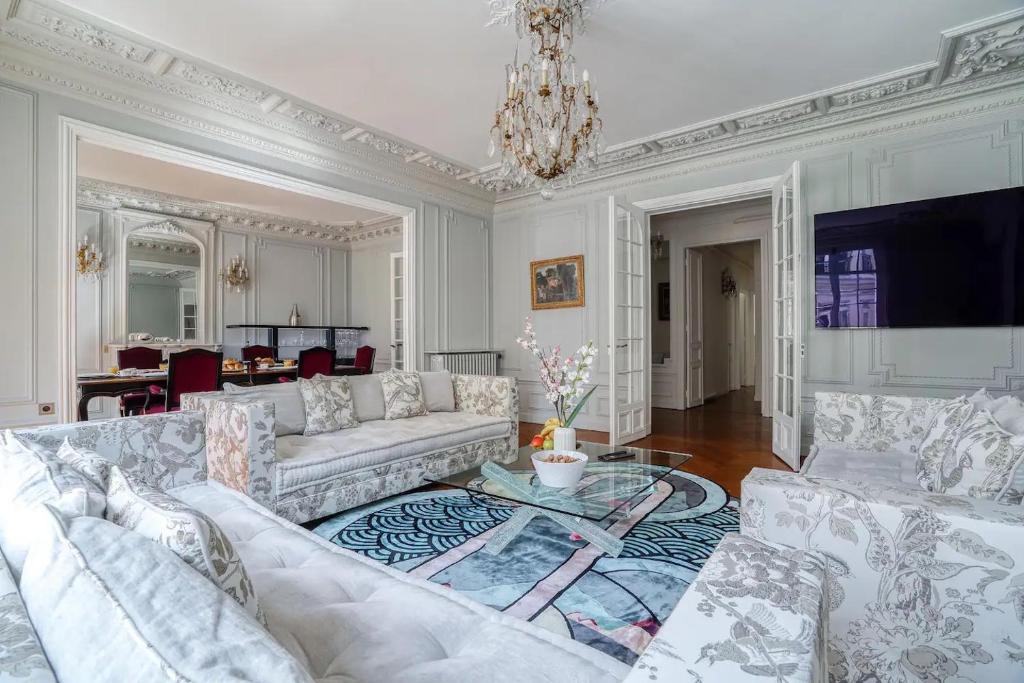 Quartier du Gros-Caillou Apartment | 213 m2 Prestige Eiffel Signature