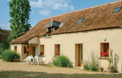 Noyant-Villages House | 3 Bedroom Gorgeous Home In Parcay Les Pins