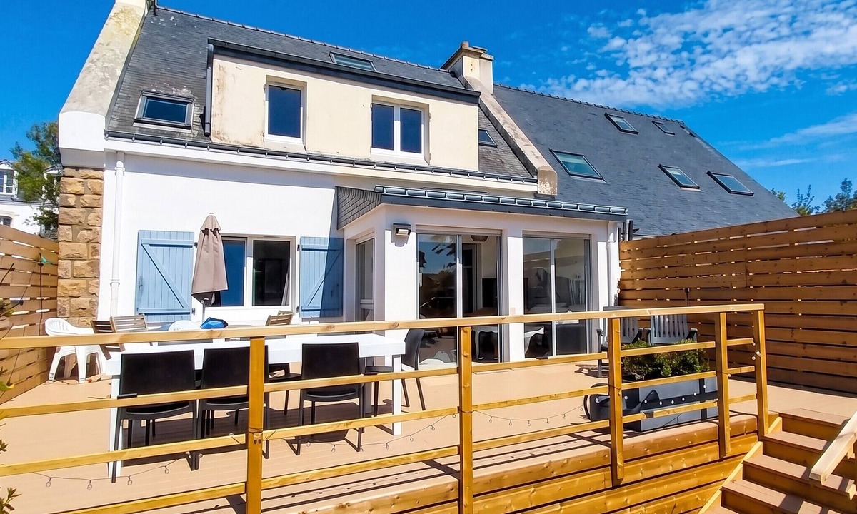 Quiberon House | 3 * village house, bright veranda opening onto terrace and large garden