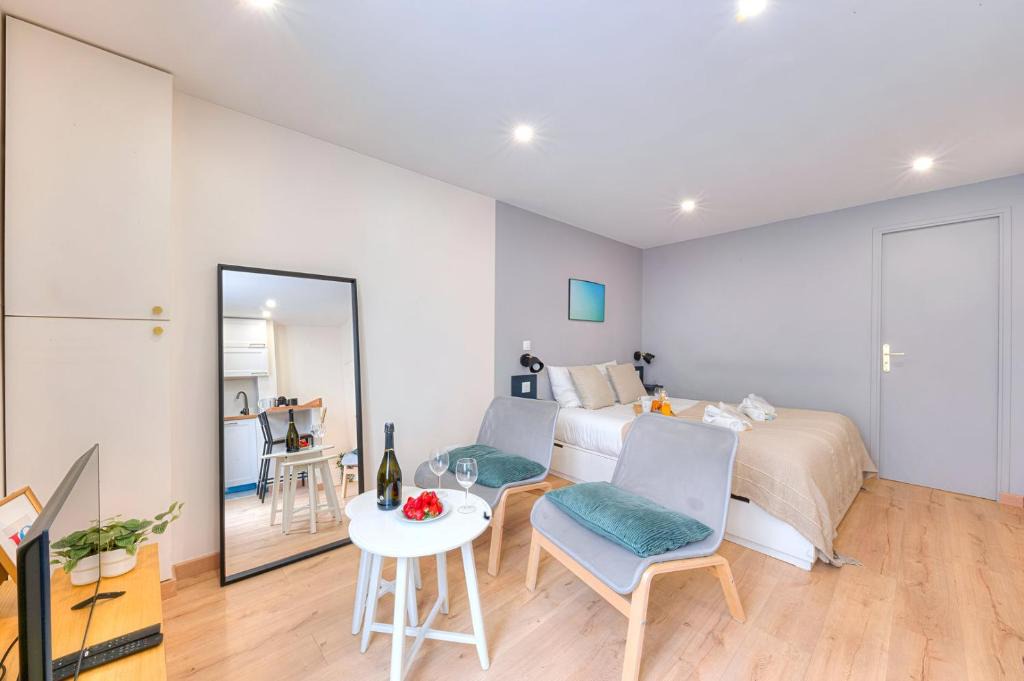 Quartier Sainte-Marguerite Apartment | 388 Suite Trousseau - Superbe Appartement à Paris