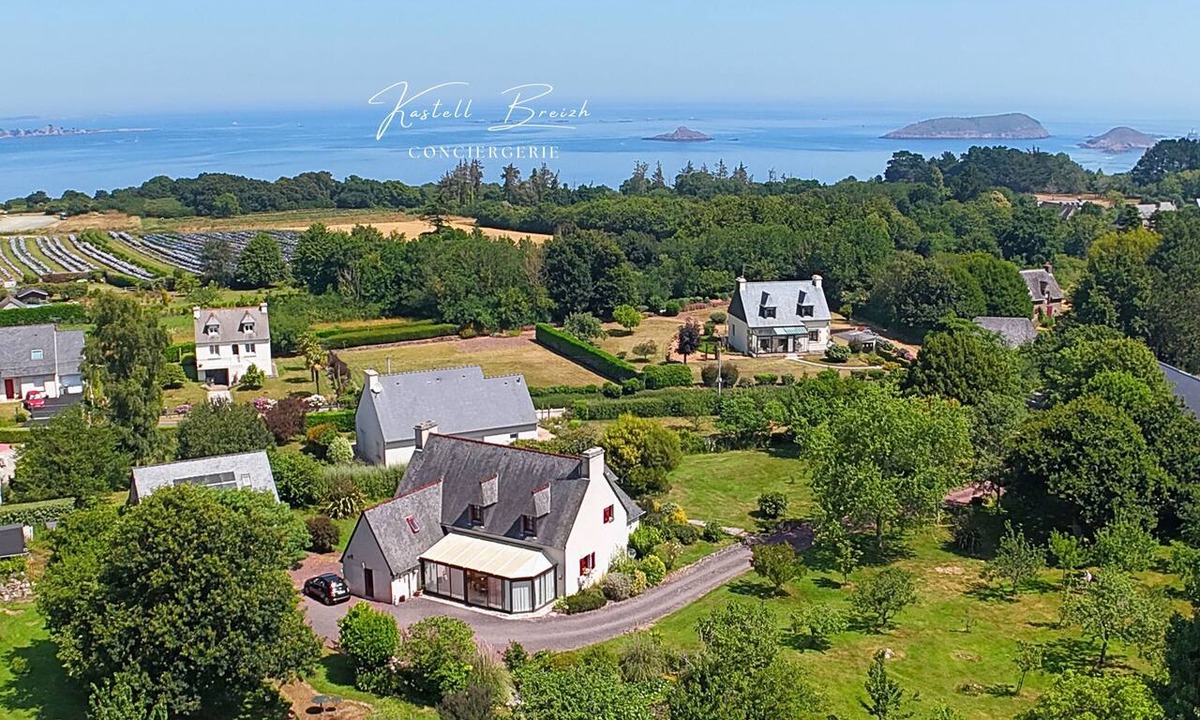 Plouezec House | 4-bedroom house with a 7,000-square-meter garden, 950 meters from the sea
