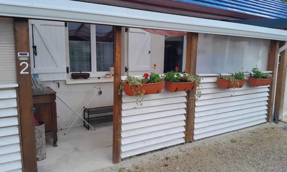 Treclun Apartment | A39 Exit No. 5 Studio: Quiet/Relaxing/Safe. Parking, Wi-Fi. No, accessible to people with disabilities