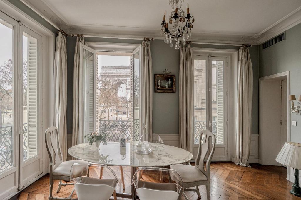 Chaillot Apartment | AC 3bds Apt with arc de triomphe view & terrace