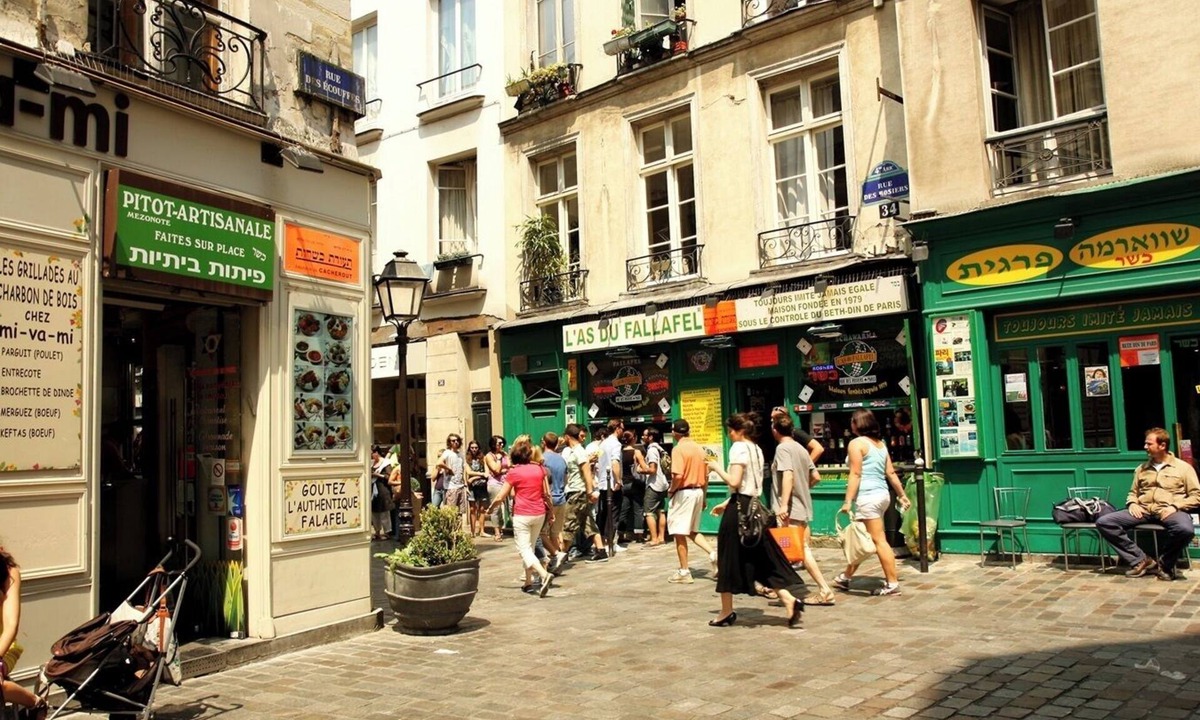 Quartier du Mail Apartment | AN AUTHENTIC PARISIAN LIVING BETWEEN THE LOUVRE & VIBRANT MARAIS -RUE D'ABOUKIR
