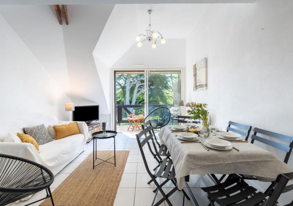 Carnac Apartment | Apartment Clair de lune-1 by Interhome
