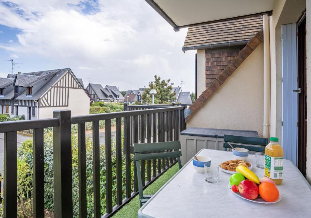 Cabourg Apartment | Apartment Fleur Marine-5 by Interhome