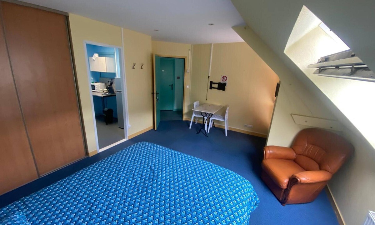 Cherbourg-en-Cotentin Apartment | Apartment "Les Moulins - Studio 1" with Balcony and Wi-Fi