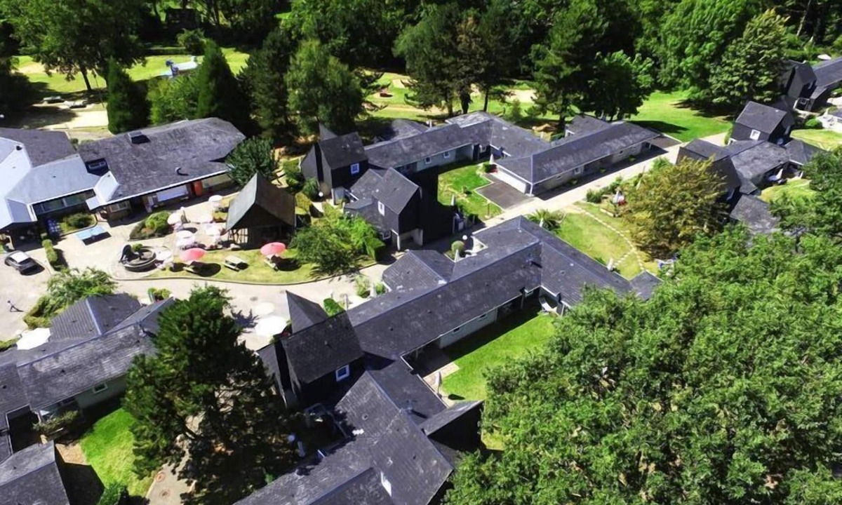 Forges-les-Eaux Apartment | Apartment in Forges les Eaux with Garden