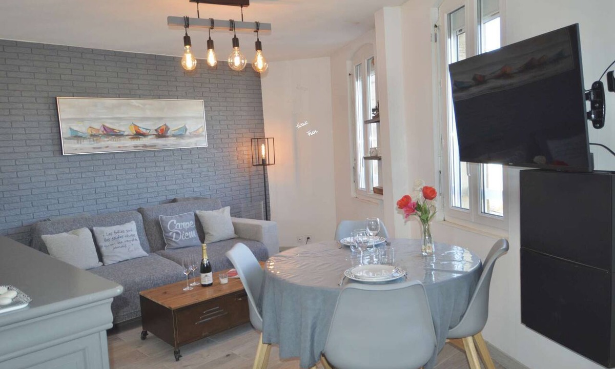 Courseulles-sur-Mer Apartment | Apartment near port center and beach - Sea view