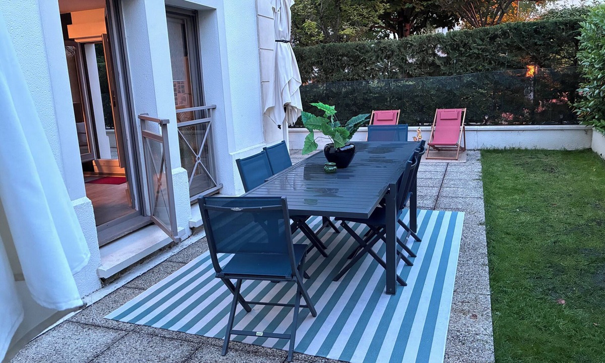 Rueil-Malmaison Apartment | Apartment with south-east terrace, in the center of Rueil