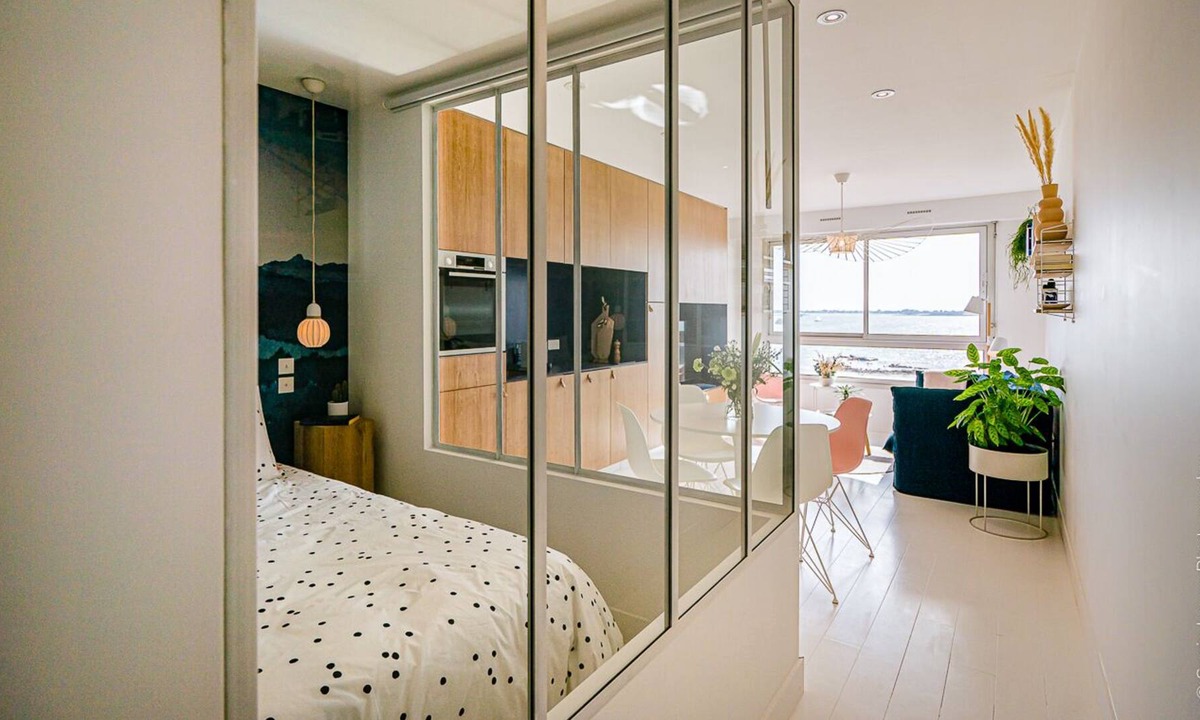 Larmor-Plage Apartment | Apartment with magnificent SEA VIEW, refurbished, feet in the water
