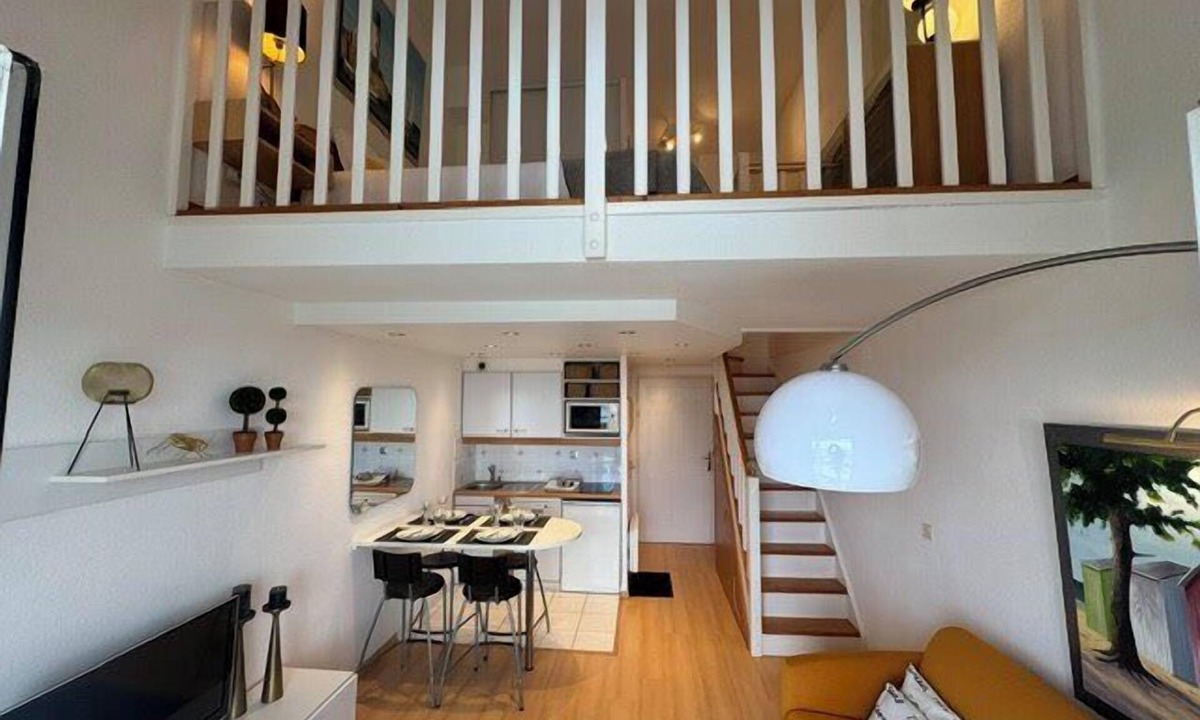 Port Guillaume Apartment | Apartment with sea view, terrace and swimming pool