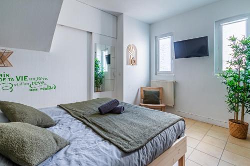 Saint-Cyr-l'Ecole Apartment | Appart'Hotel BelleEscale Versailles Saint Cyr l'Ecole