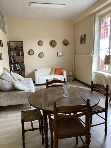 Bagnoles-de-l'Orne Apartment | Appartement 2 pièces, hyper centre, 5 couchages, très lumineux
