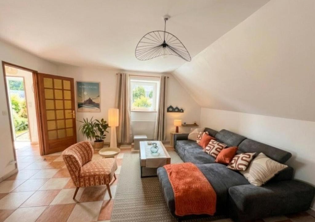 Dol-de-Bretagne Apartment | Appartement cosy & terrasse ensoleillée