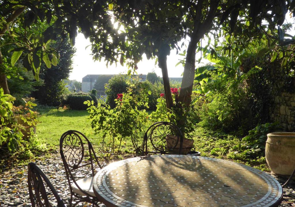 Dinan Apartment | Appartement des Remparts, avec jardin en centre ville