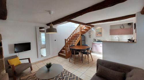 Pont-l'Abbe Apartment | Appartement en centre-ville place du marché