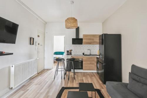 Miroir - Batignolles Apartment | Appartement Neuf Proche Circuit 24h