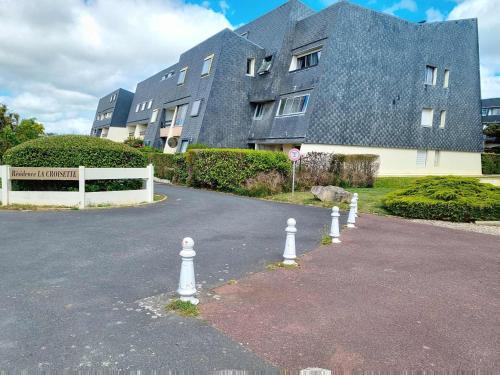 Bernieres-sur-Mer Apartment | Appartement rez-de-jardin proche mer, 4 couchages - FR-1-746-31