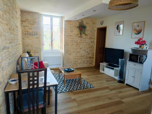 Reviers Apartment | Au cœur du village "gîte de la mue"