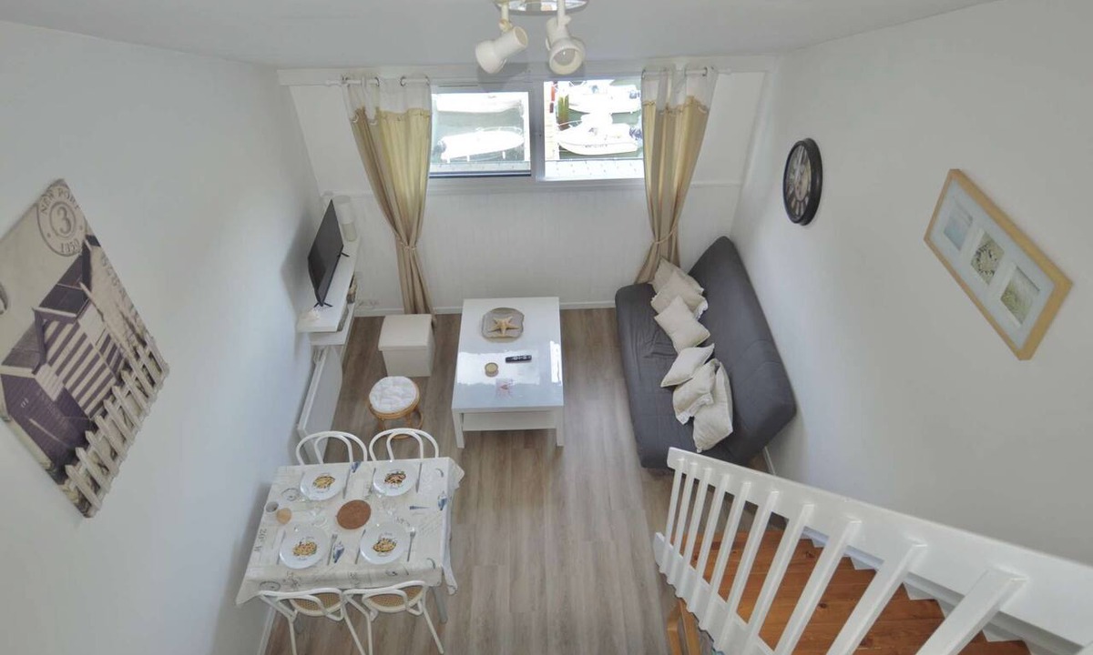 Courseulles-sur-Mer Apartment | Aux beaux coquillages, sea and harbor view