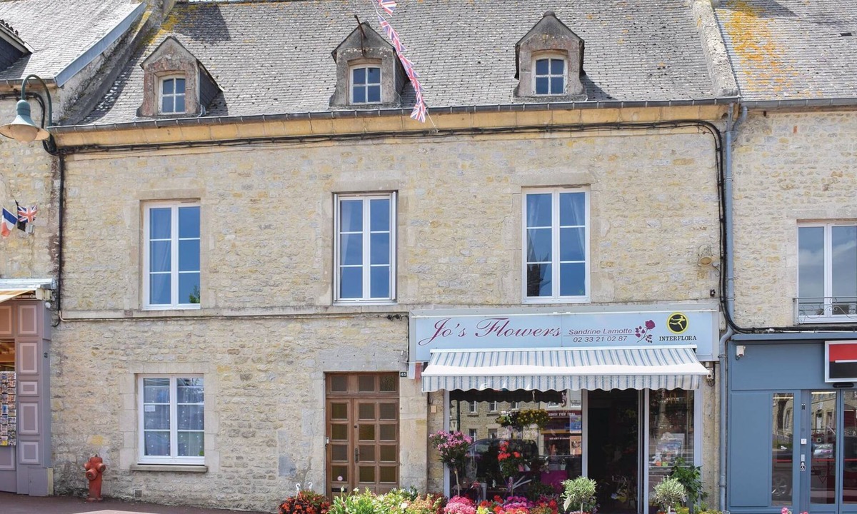 Sainte-Mere-Eglise House | Awesome home in Sainte-Mère-Eglise with WiFi