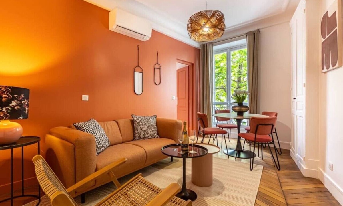 Faubourg-du-Roule Apartment | B1. 4 people—Champs-Élysées—Wagram—Arc de Triomphe—AC