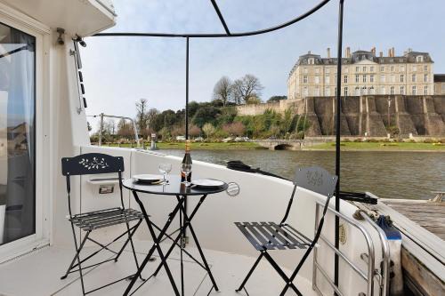 Sable-sur-Sarthe Boat Rental | Bateau Elvis