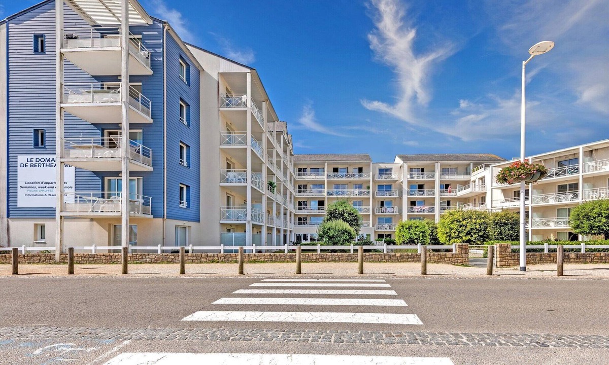 Plougonvelin Apartment | Beach Flat with Pool