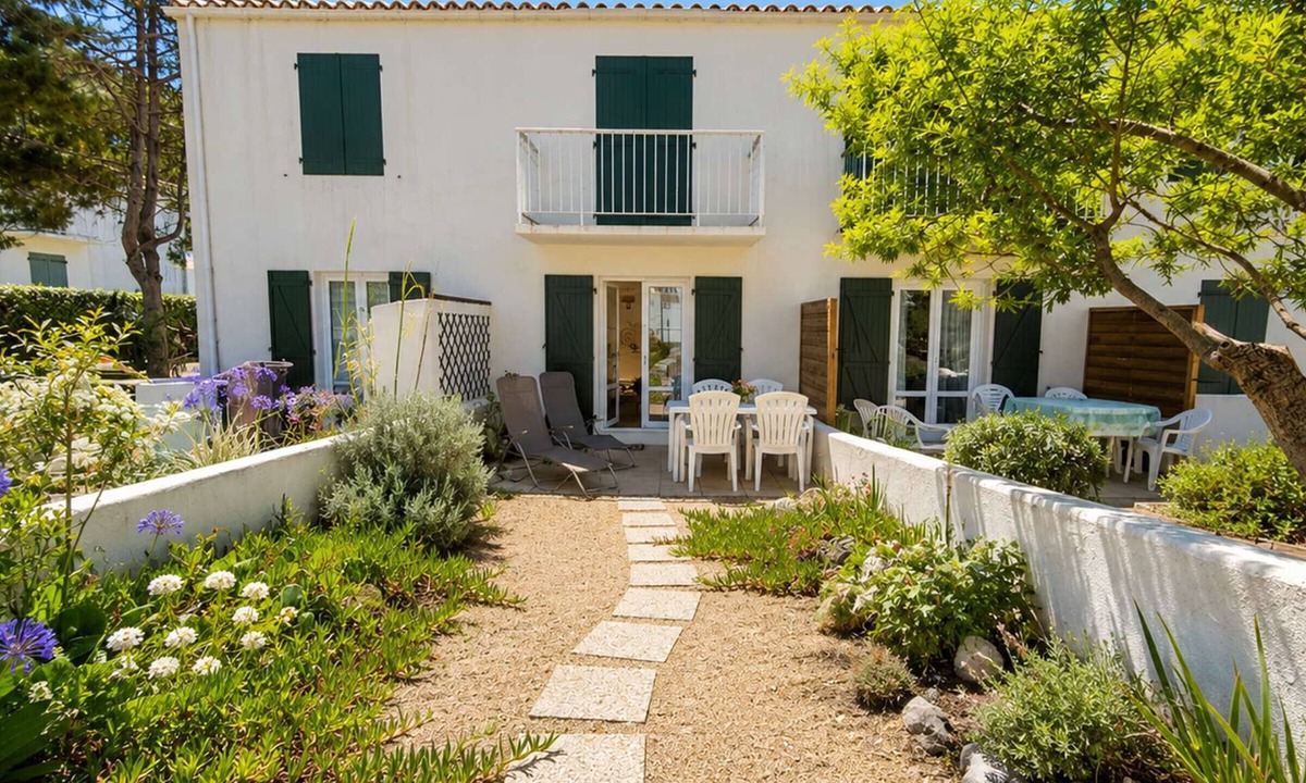 La Gueriniere Apartment | Beachside Studio with Garden - Sleeps 4, La Guérinière