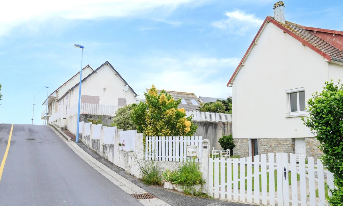 Pirou Apartment | Beautiful apartment in Pirou with WiFi
