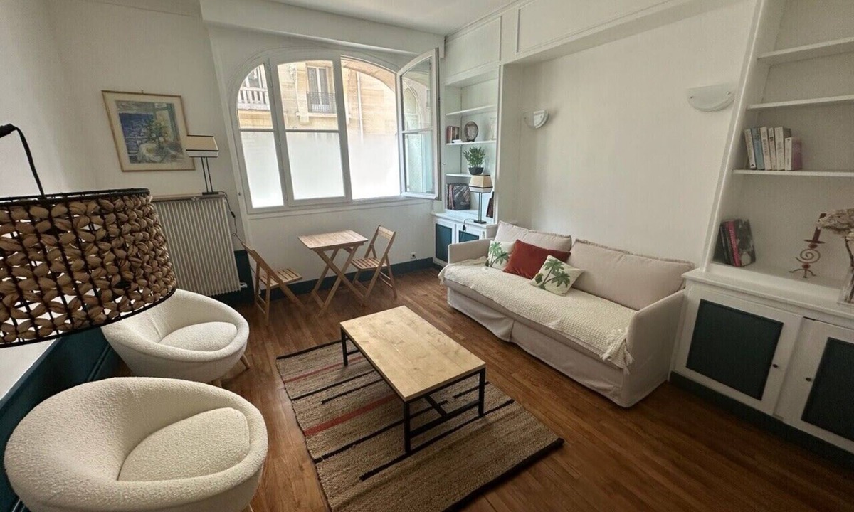 16th Arrondissement Apartment | Beautiful, bright studio - close to the Seine