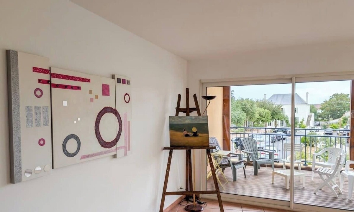 Jard-sur-Mer Apartment | Beautiful city center apartment with terrace