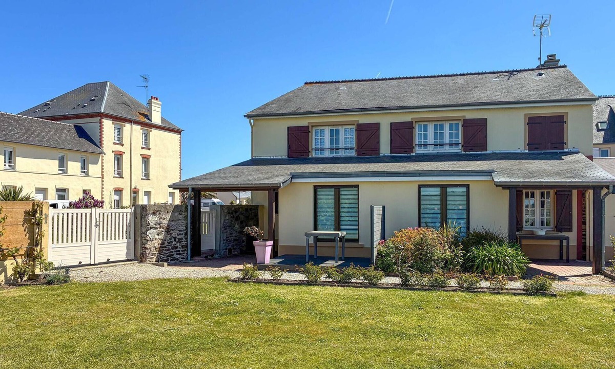 Barneville-Carteret House | Beautiful home in Barneville Carteret with WiFi