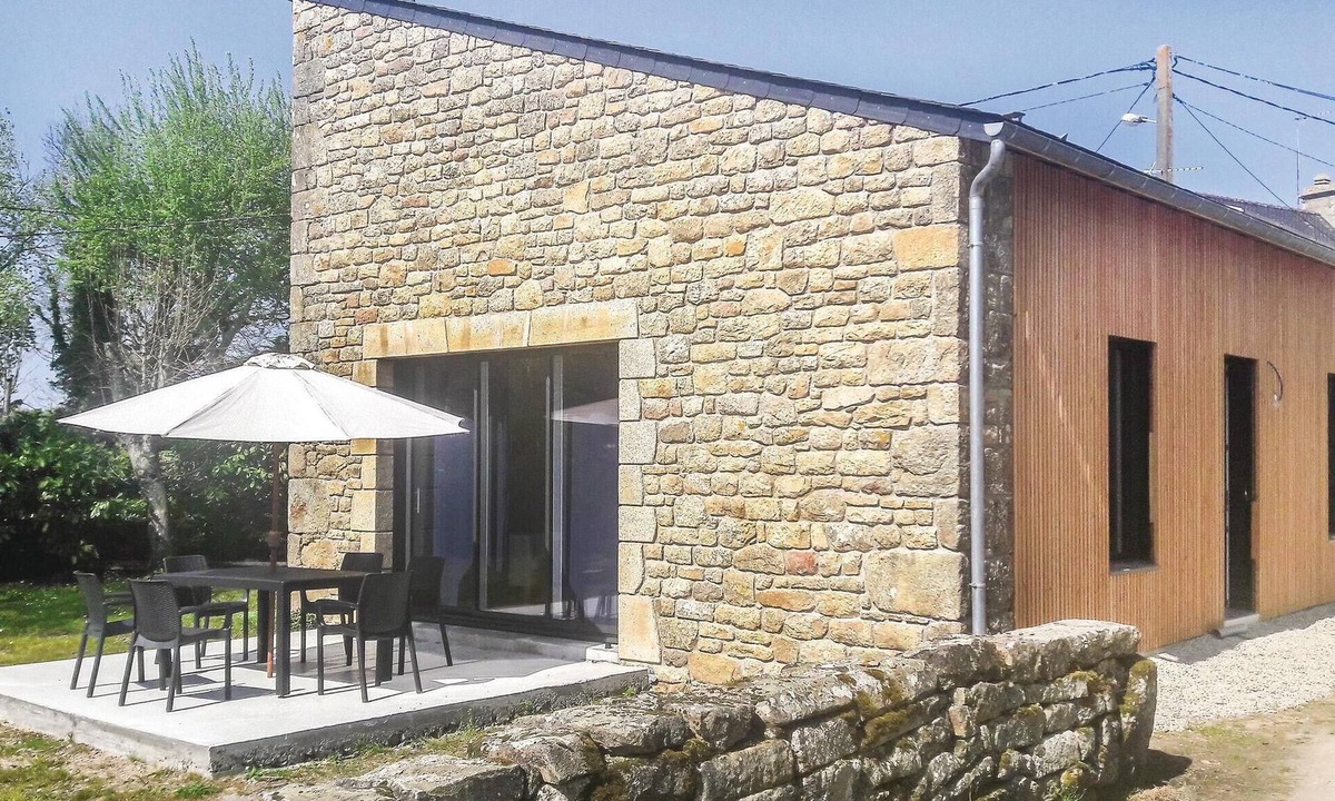 Erdeven House | Beautiful home in Erdeven with WiFi