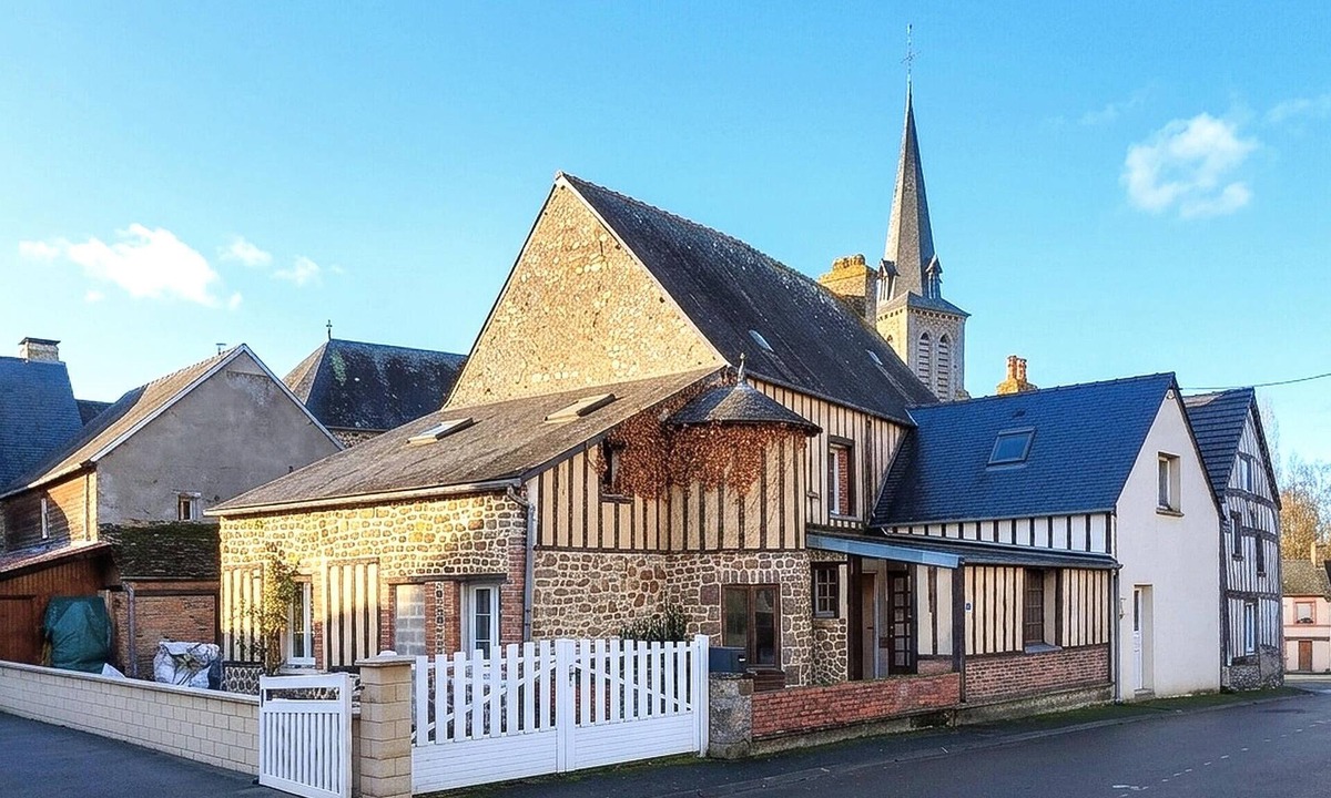 La Baroche-sous-Luce House | Belle maison à colombages