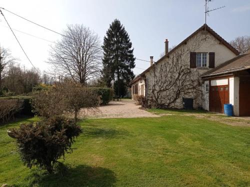 La Bazoche-Gouet Apartment | Belle maison de Campagne Confortable avec piscine, pétanque etc 17 couchages