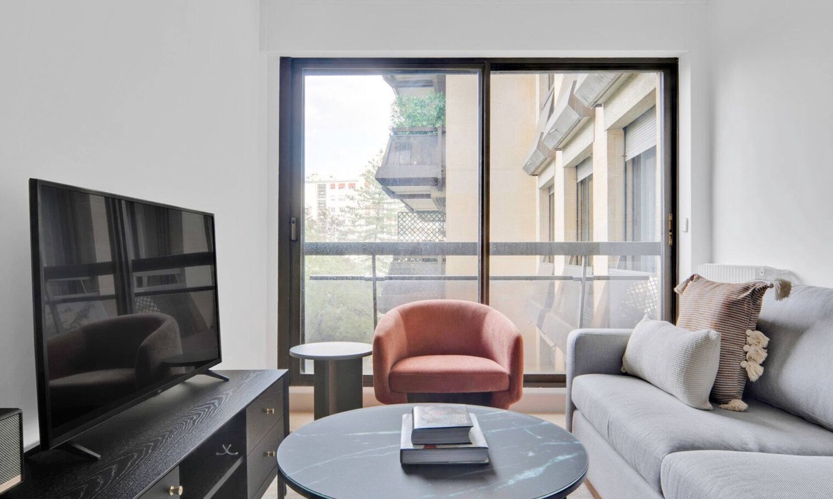 16th Arrondissement Apartment | Blueground | Auteuil, elevator, nr Hippodrome