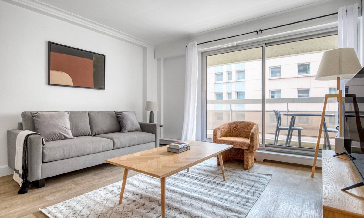 Grenelle Apartment | Blueground | La Motte-Picquet Grenelle, near shops