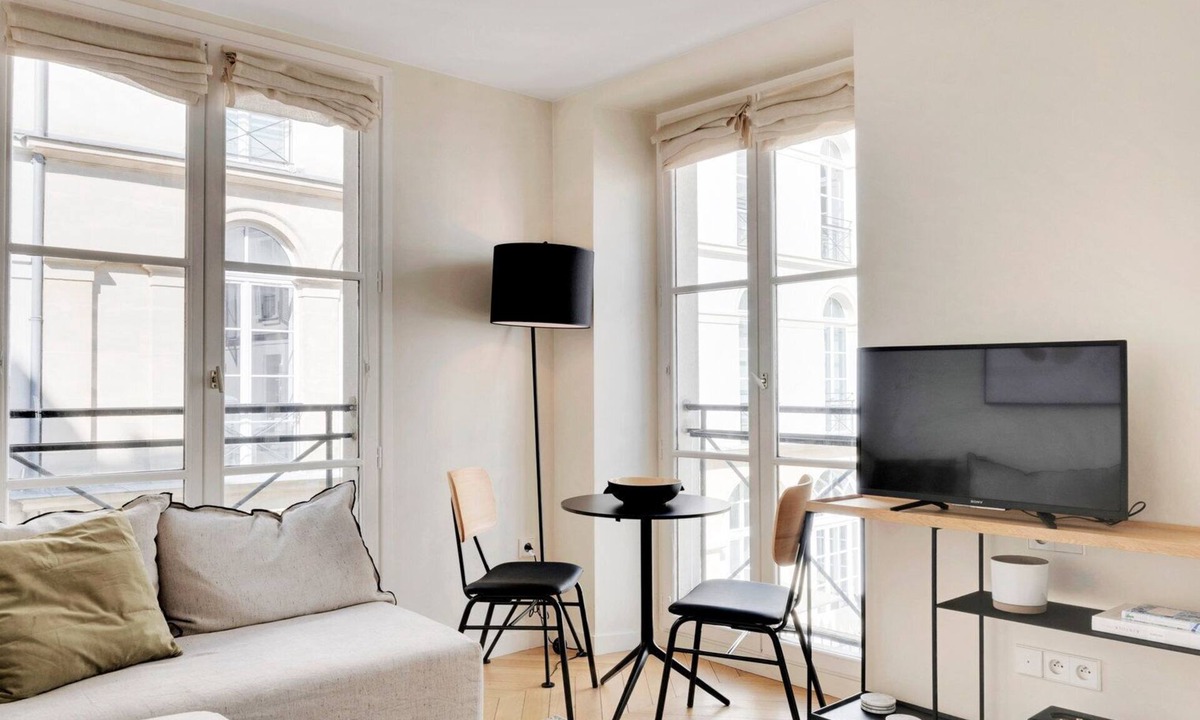 Quartier de la Place-Vendome Apartment | Blueground | Madeleine, nr Olympia & opéra