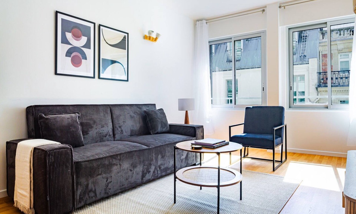 Faubourg-du-Roule Apartment | Blueground | St-Philippe, doorman, nr Champs