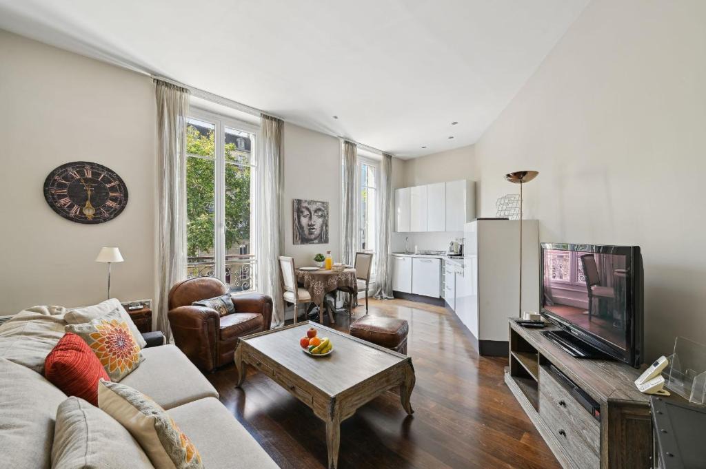 Faubourg-du-Roule Apartment | BnBNova - Champs-Élysées & Arc de Triomphe
