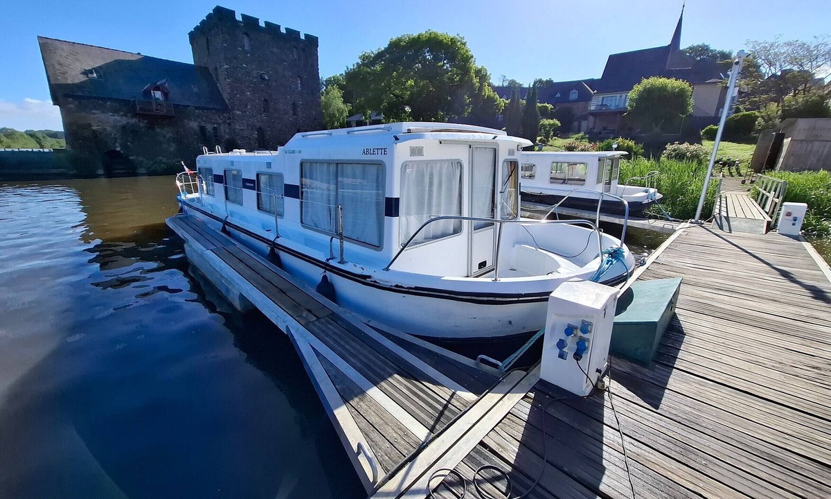Chenille-Change Boat Rental | Boat stay by the Mayenne - 9 guests