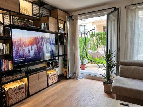 Clamart Apartment | Boho style apartment - 7 mins from Paris Center - Garden and underground parking