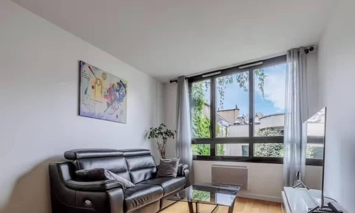 Quartier de la Folie-Mericourt Apartment | Bright & Comfortable 2BR near Le Marais - Paris 11
