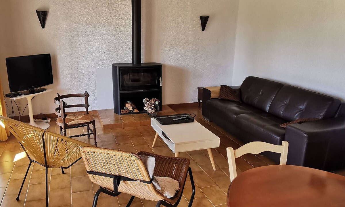 Saint-Vincent-sur-Jard House | Bright house for 6, 700m from beach, spacious garden