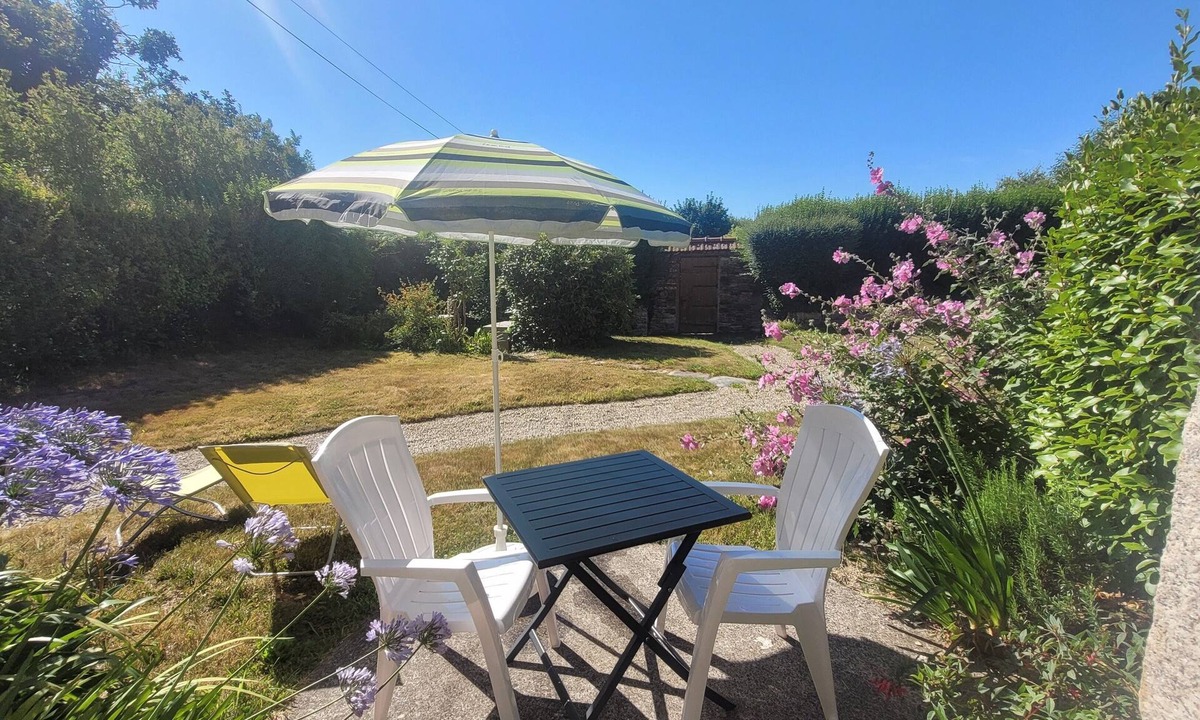 Lannion Apartment | Bright, quiet gîte close to the pink granite coast